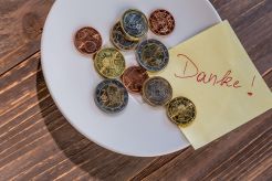 Für welche Beschäftigten gelten die neuen Trinkgeldpauschalen im Hotel- und Gastgewerbe?